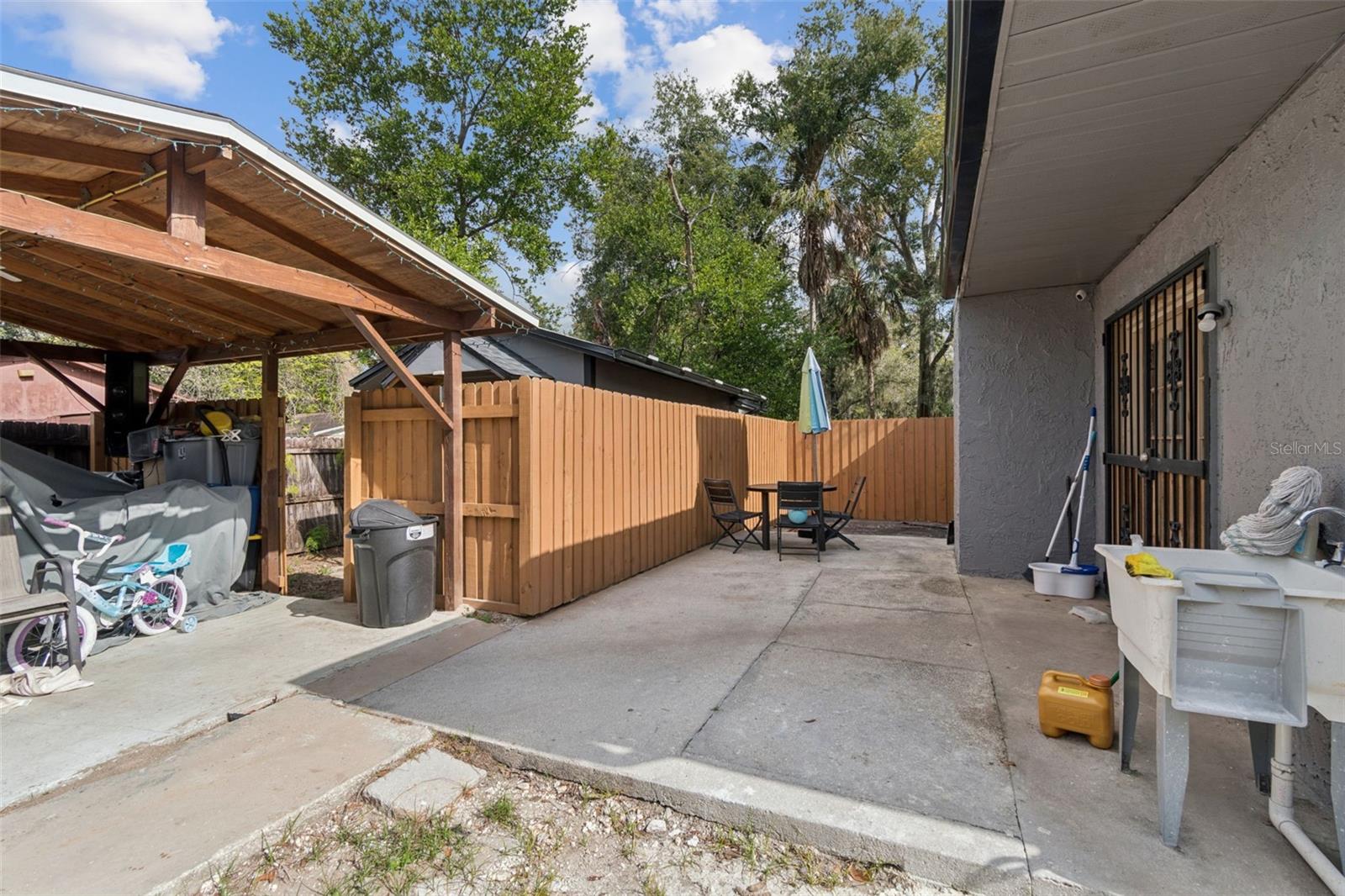 Listing photo id 34 for 3416 Mohawk Avenue