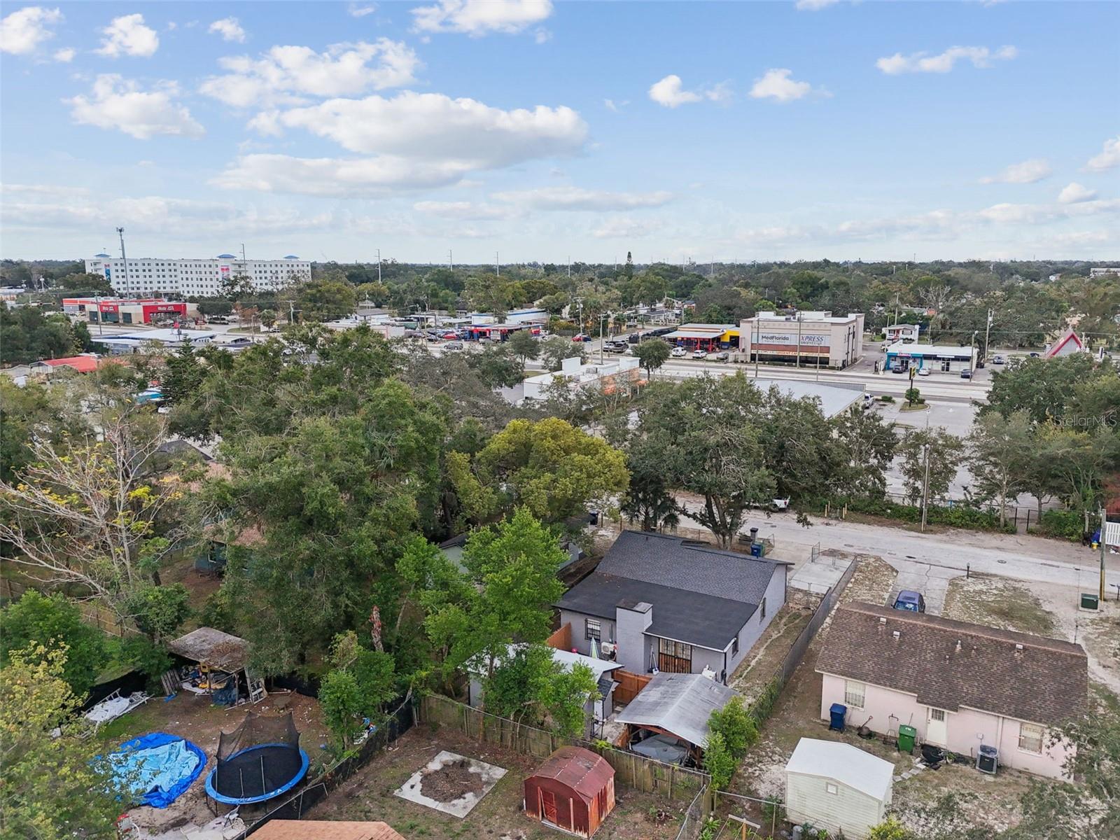 Listing photo id 44 for 3416 Mohawk Avenue