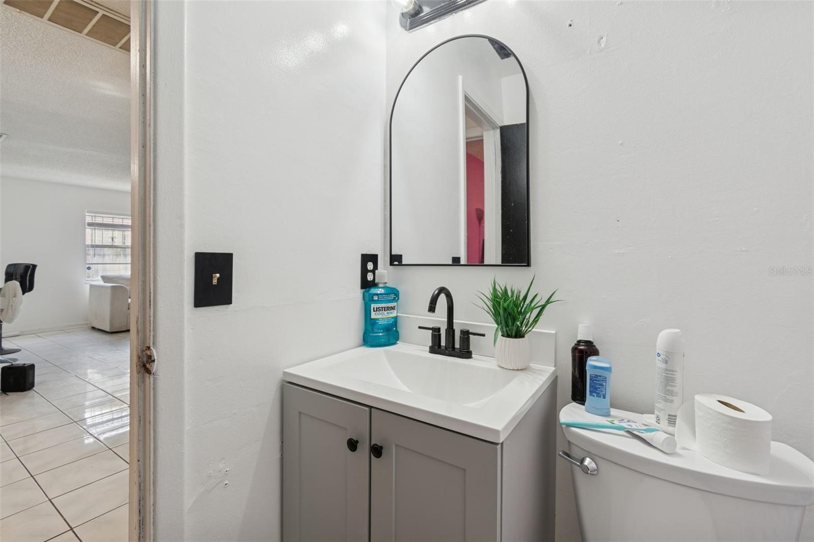 Listing photo id 5 for 3416 Mohawk Avenue