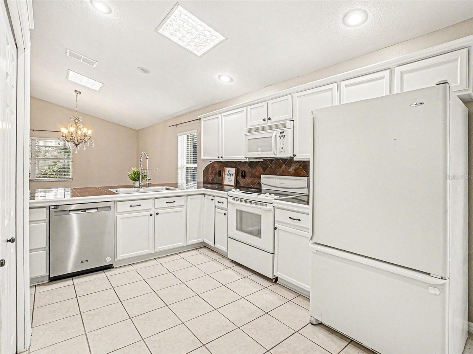 Image 13 of 41 For 302 Tavestock Loop