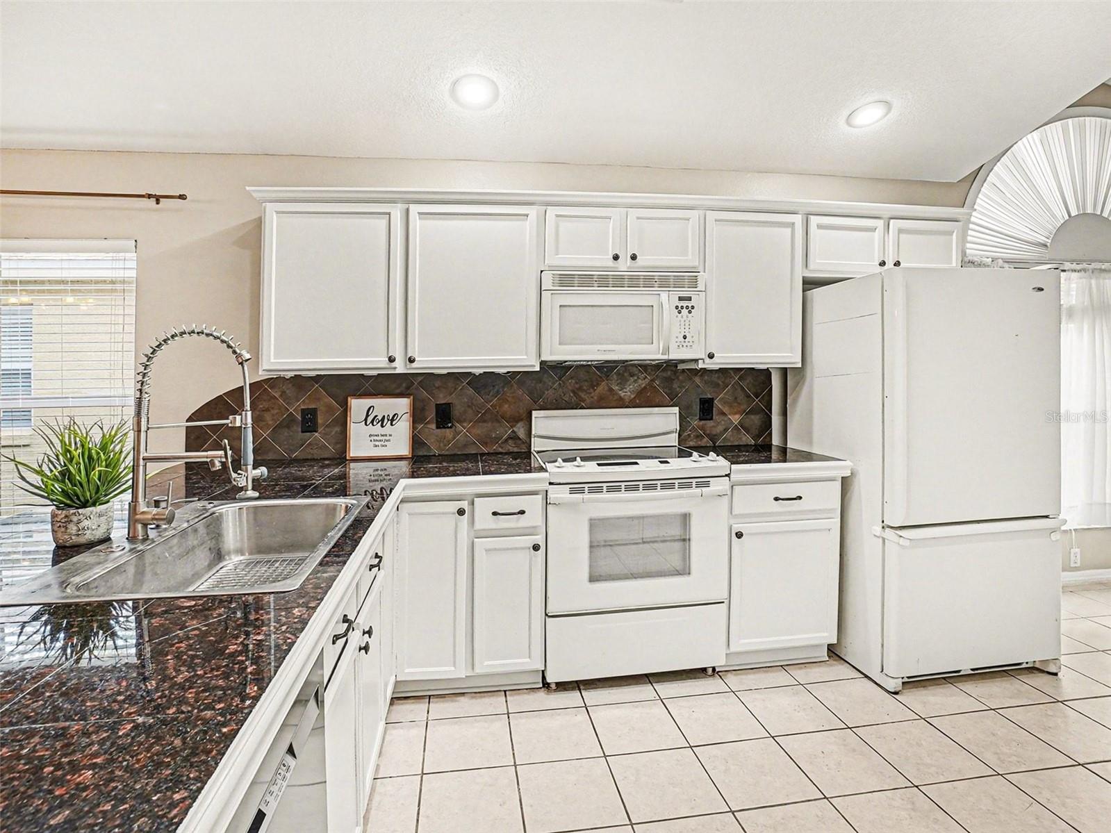 Image 14 of 41 For 302 Tavestock Loop