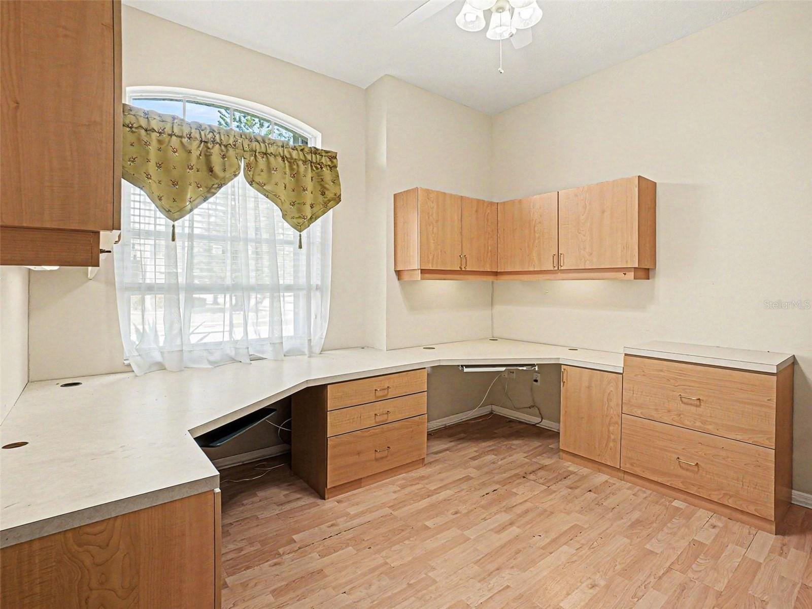 Image 16 of 41 For 302 Tavestock Loop