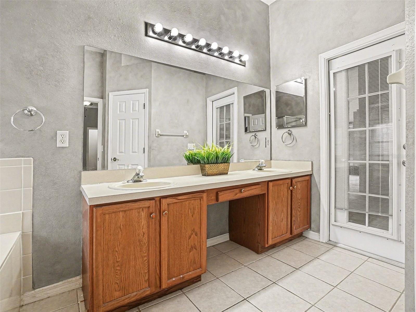 Image 23 of 41 For 302 Tavestock Loop