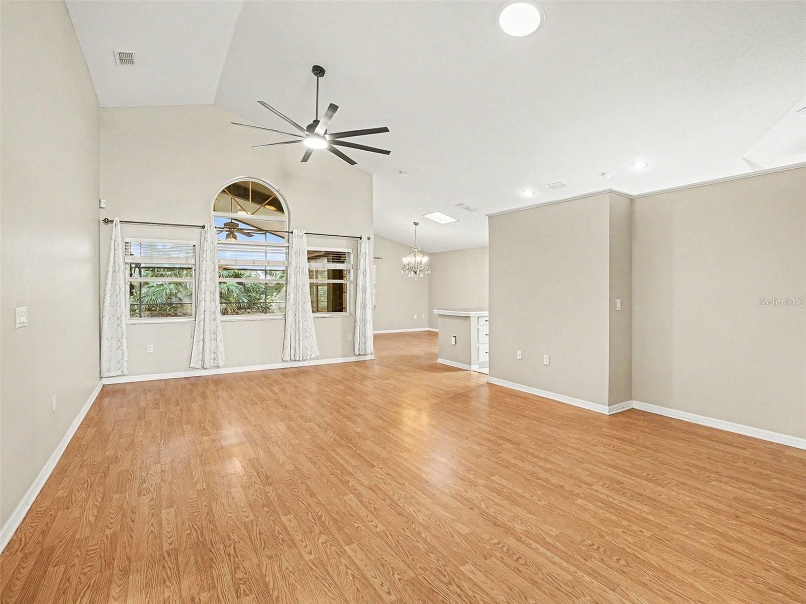 Image 6 of 41 For 302 Tavestock Loop