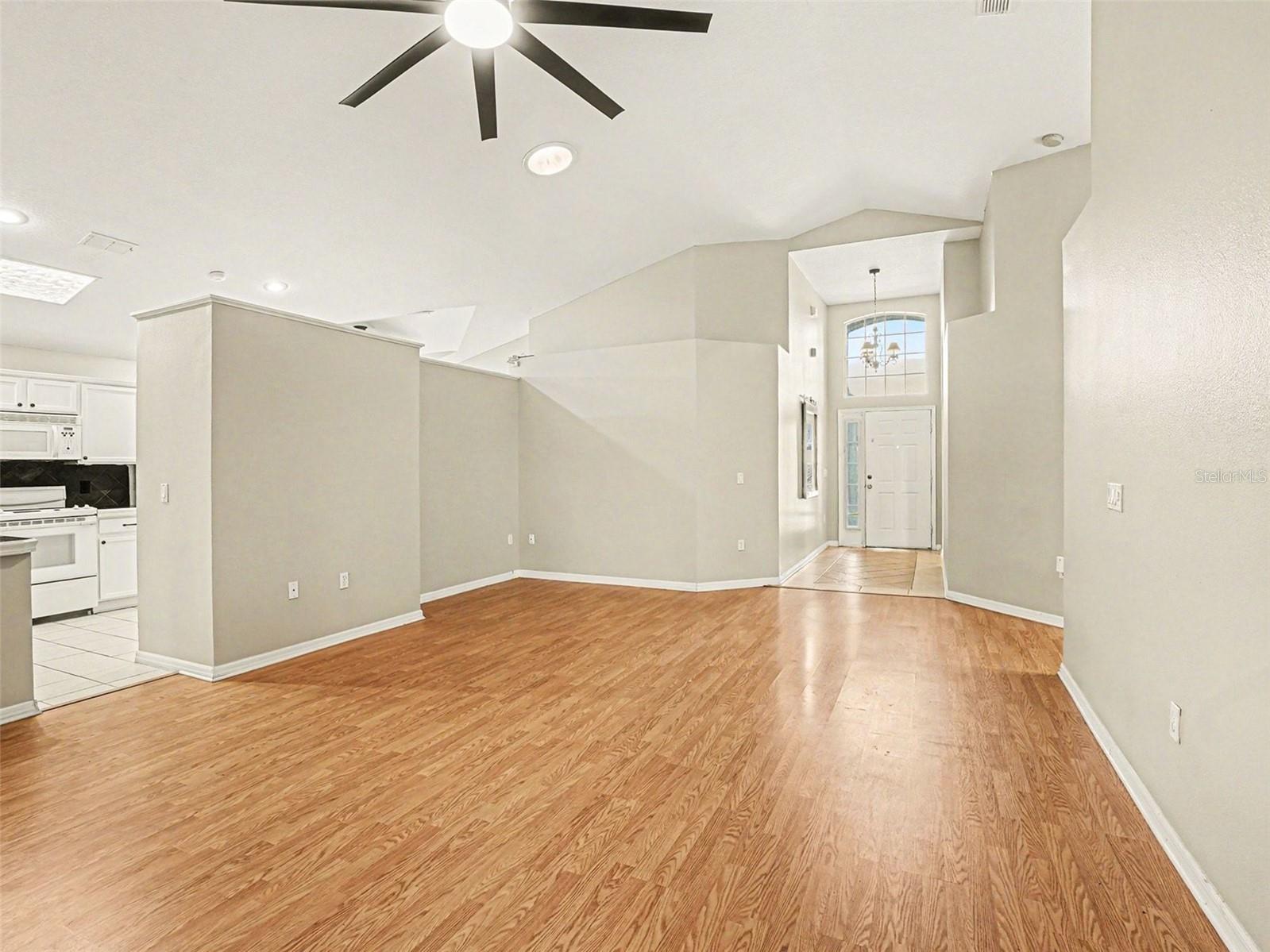 Image 7 of 41 For 302 Tavestock Loop