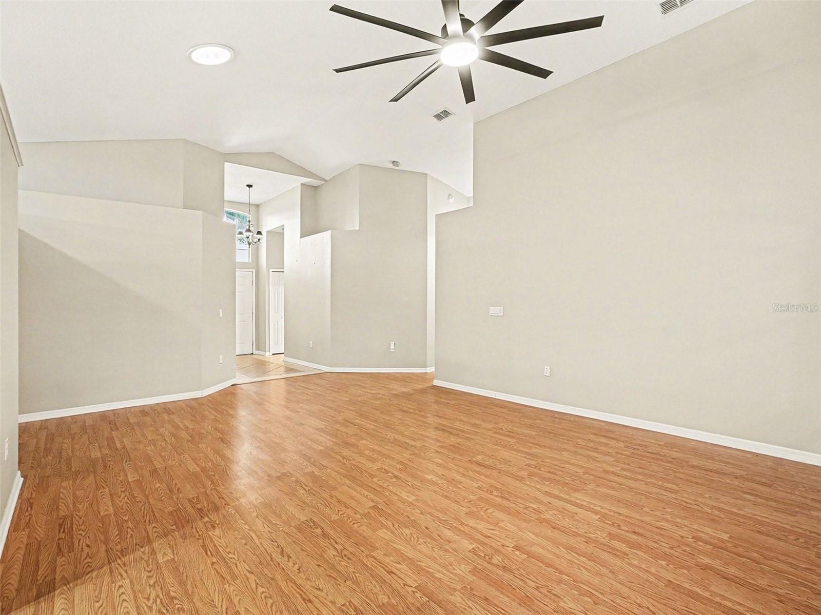 Image 8 of 41 For 302 Tavestock Loop