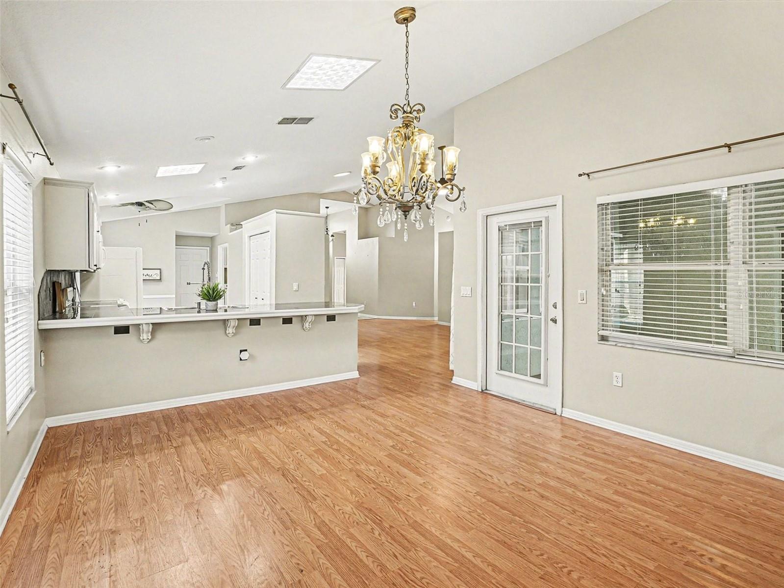 Image 9 of 41 For 302 Tavestock Loop