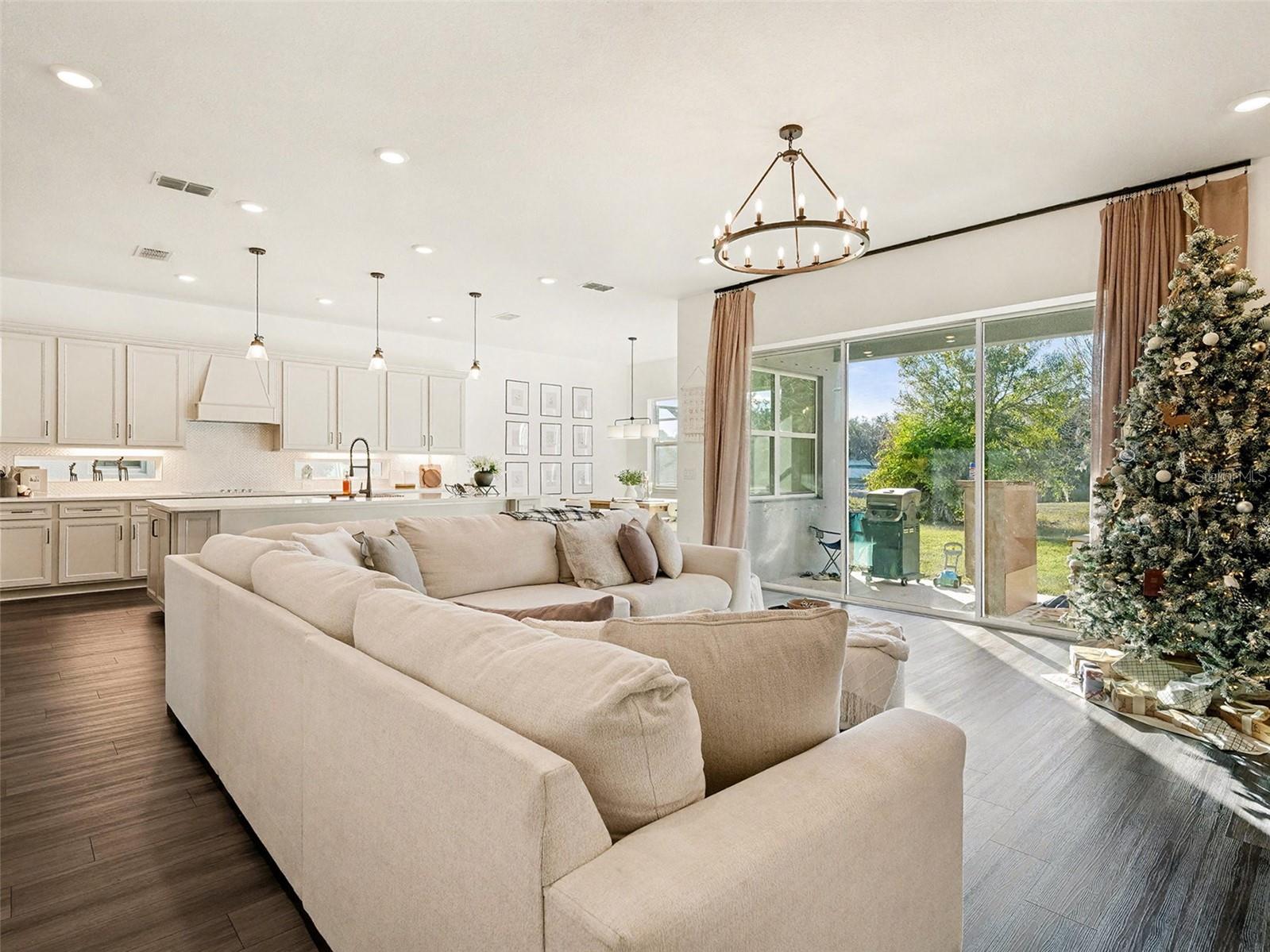 Image 7 of 33 For 12923 Willow Grove Drive