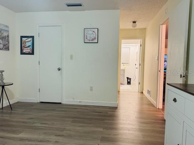 Image 15 of 31 For 18385 Hottelet Circle