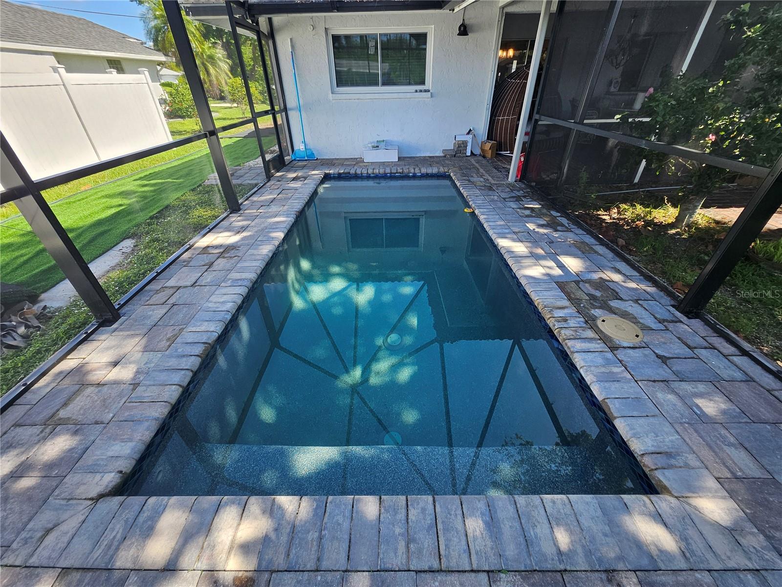 Image 24 of 31 For 18385 Hottelet Circle