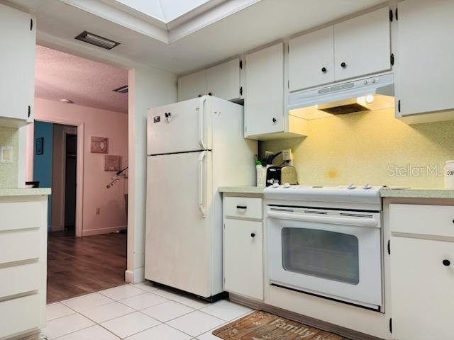 Image 8 of 31 For 18385 Hottelet Circle