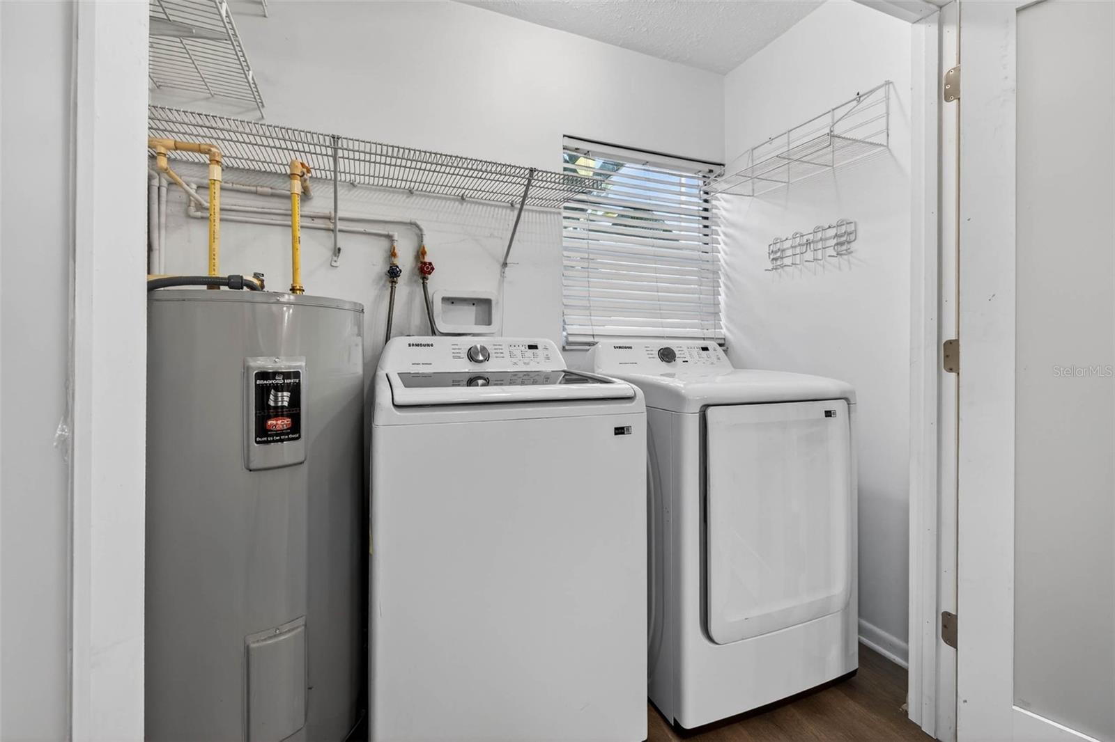 Image 10 of 28 For 210 Glen Avenue