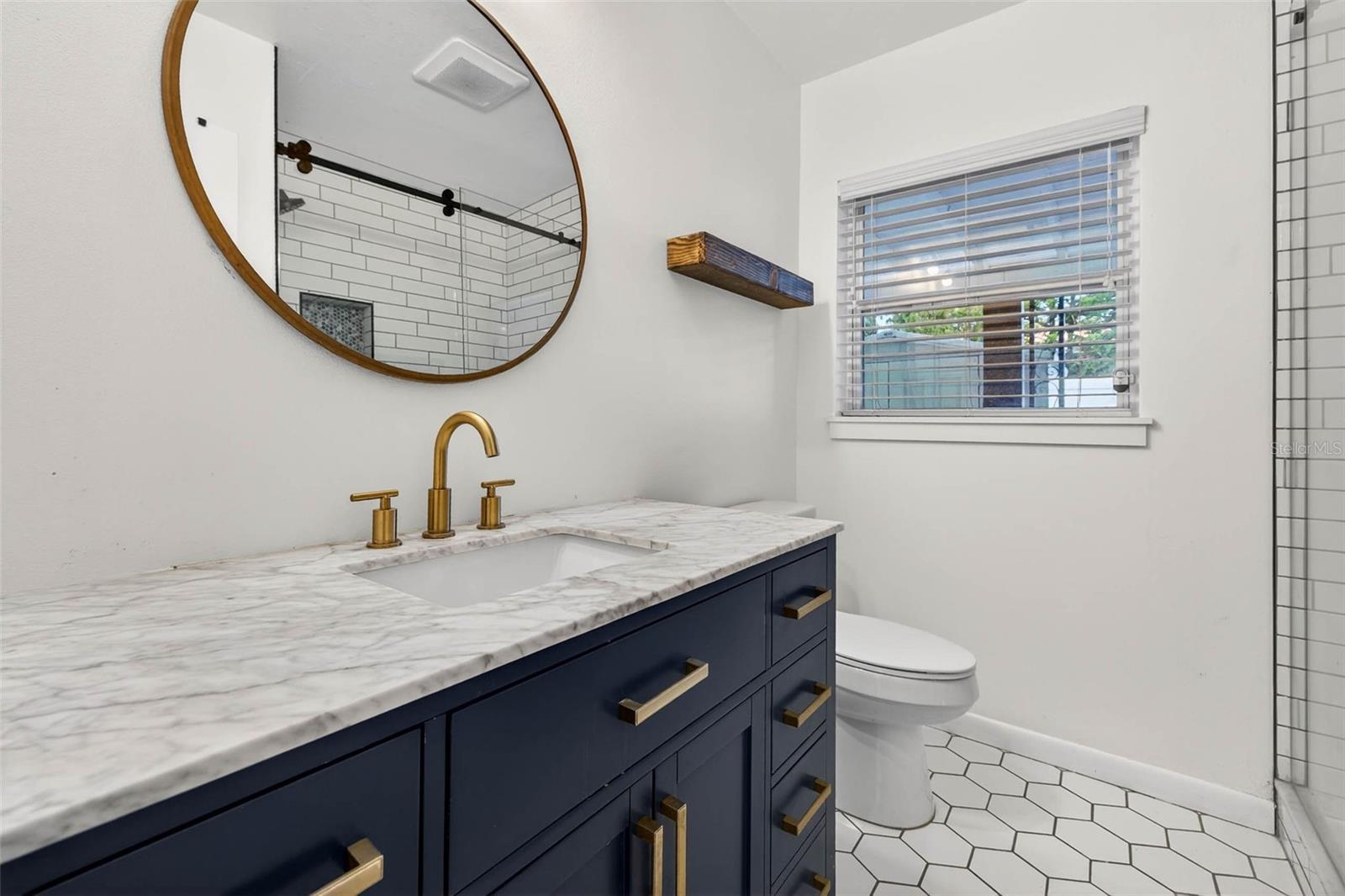 Image 16 of 28 For 210 Glen Avenue