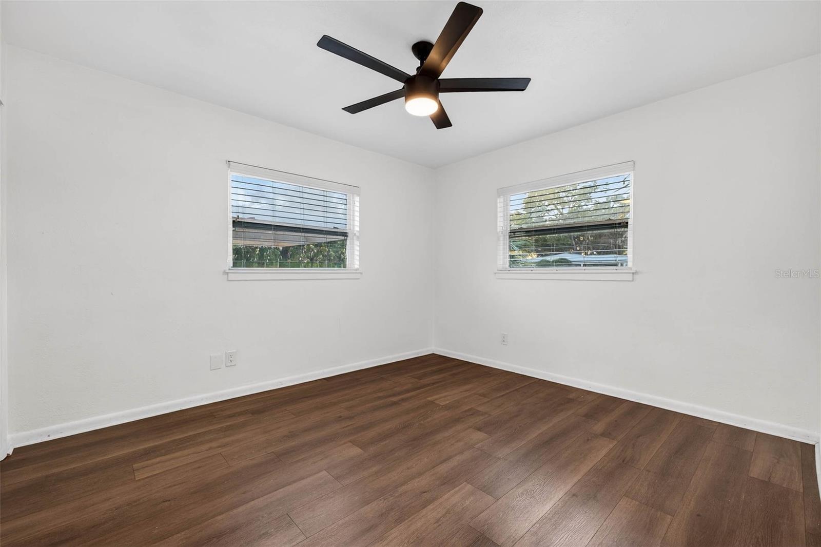 Image 18 of 28 For 210 Glen Avenue