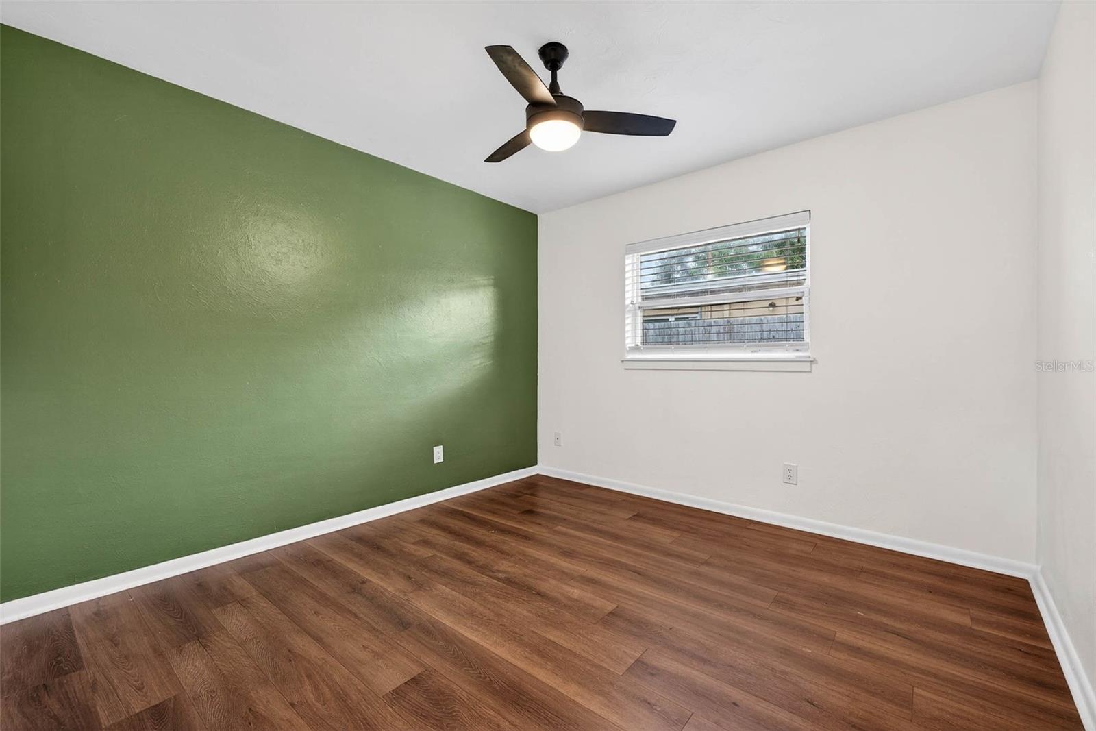 Image 19 of 28 For 210 Glen Avenue