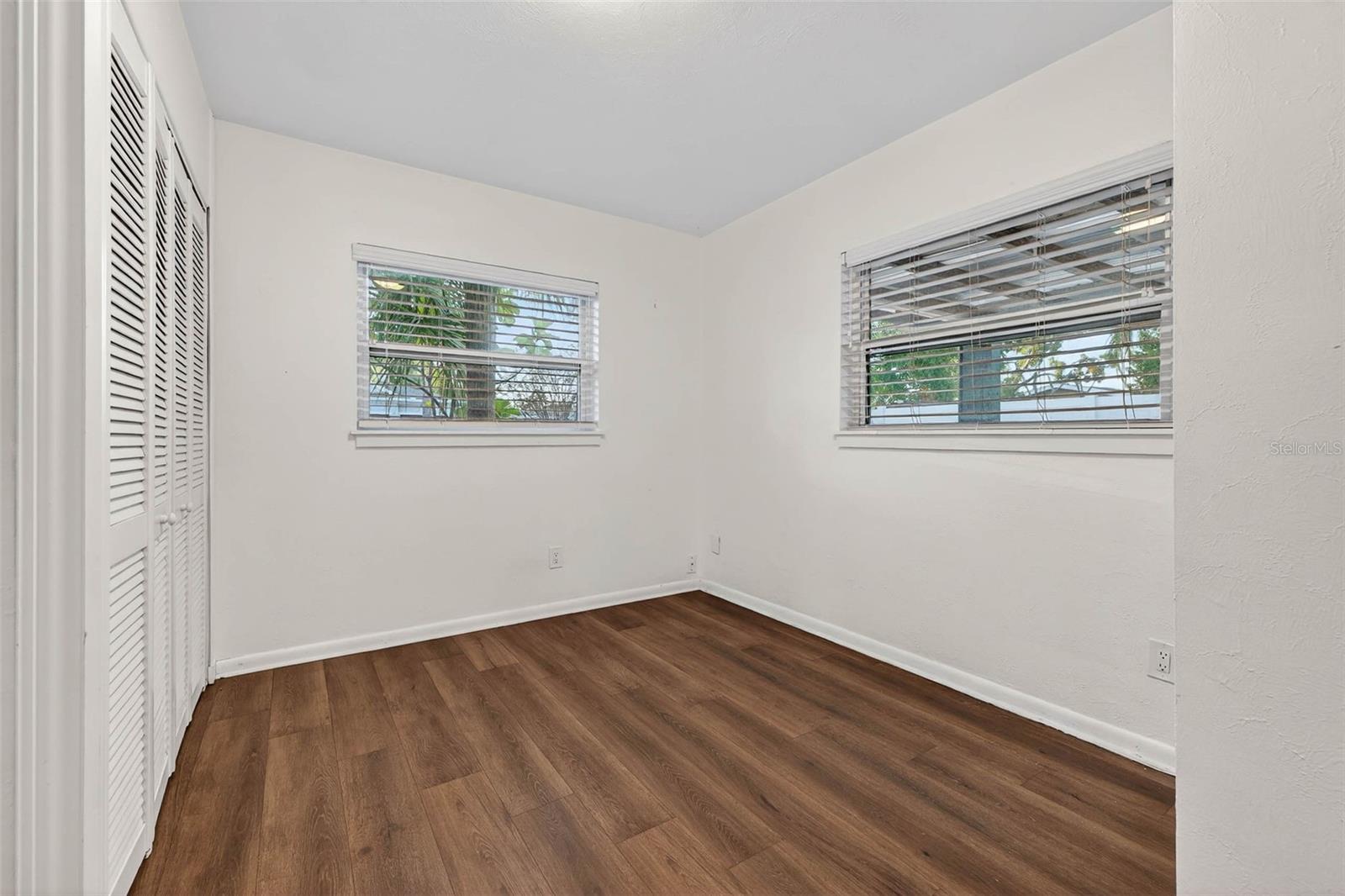 Image 20 of 28 For 210 Glen Avenue