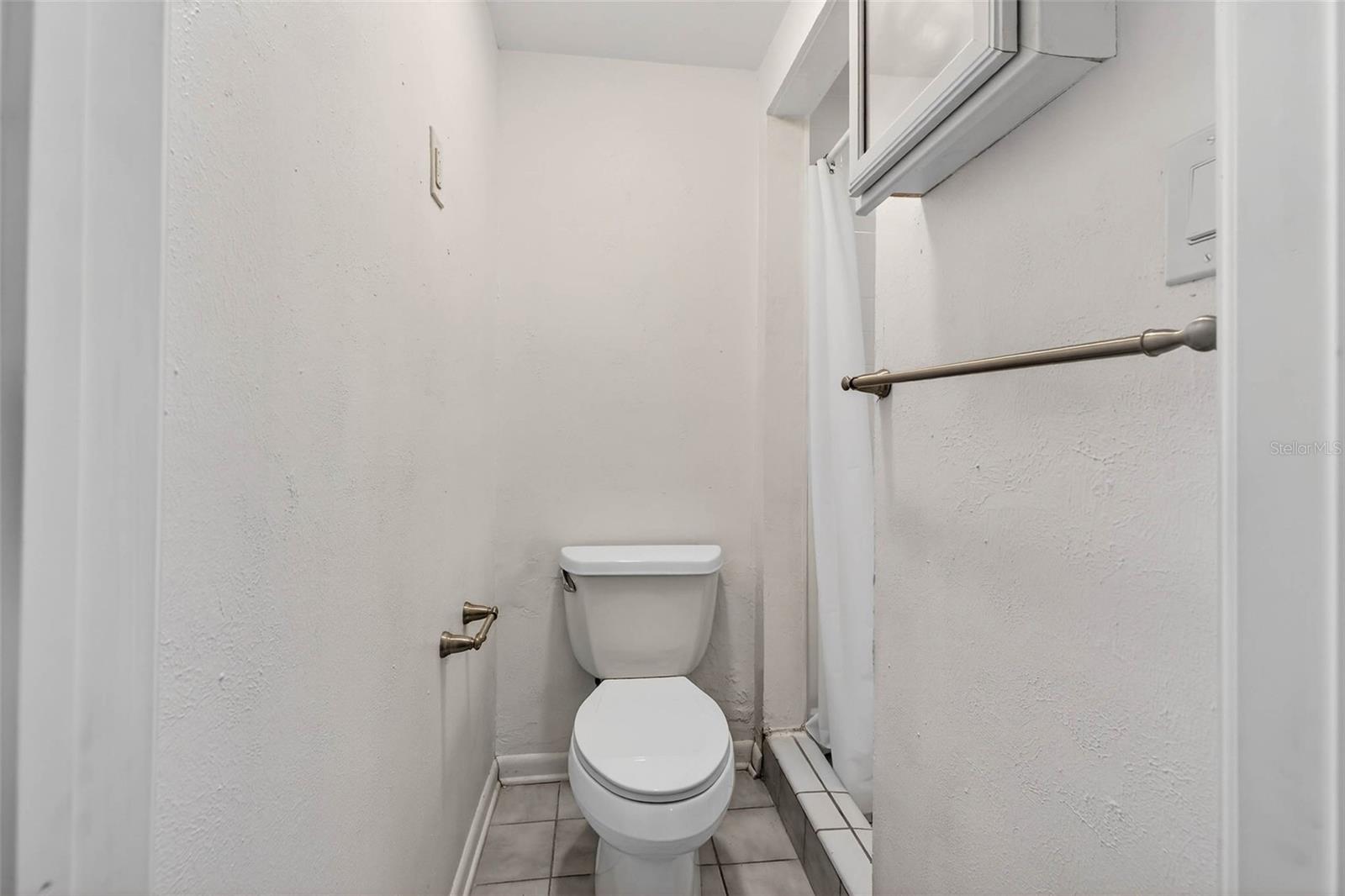 Image 21 of 28 For 210 Glen Avenue