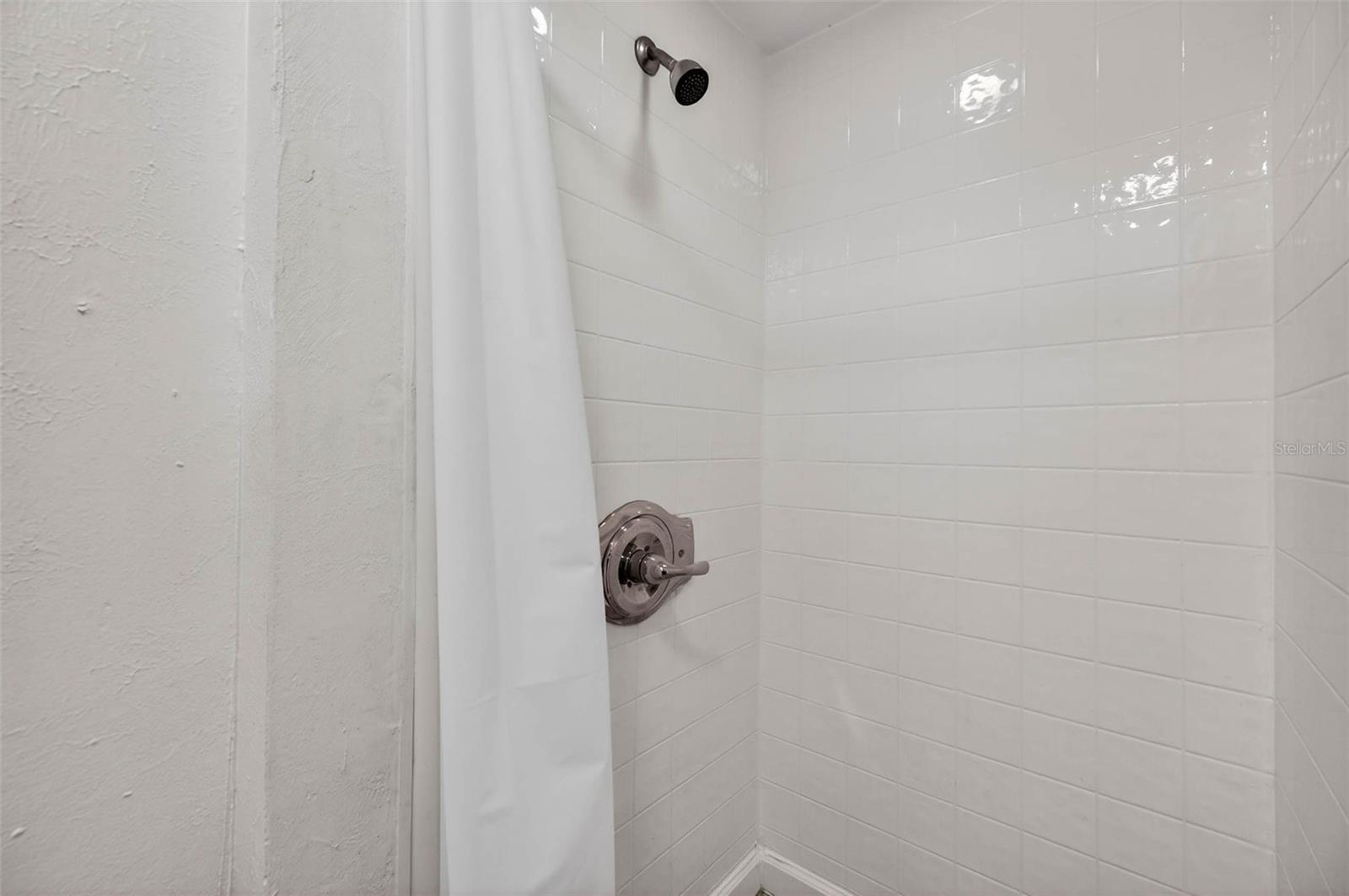 Image 22 of 28 For 210 Glen Avenue