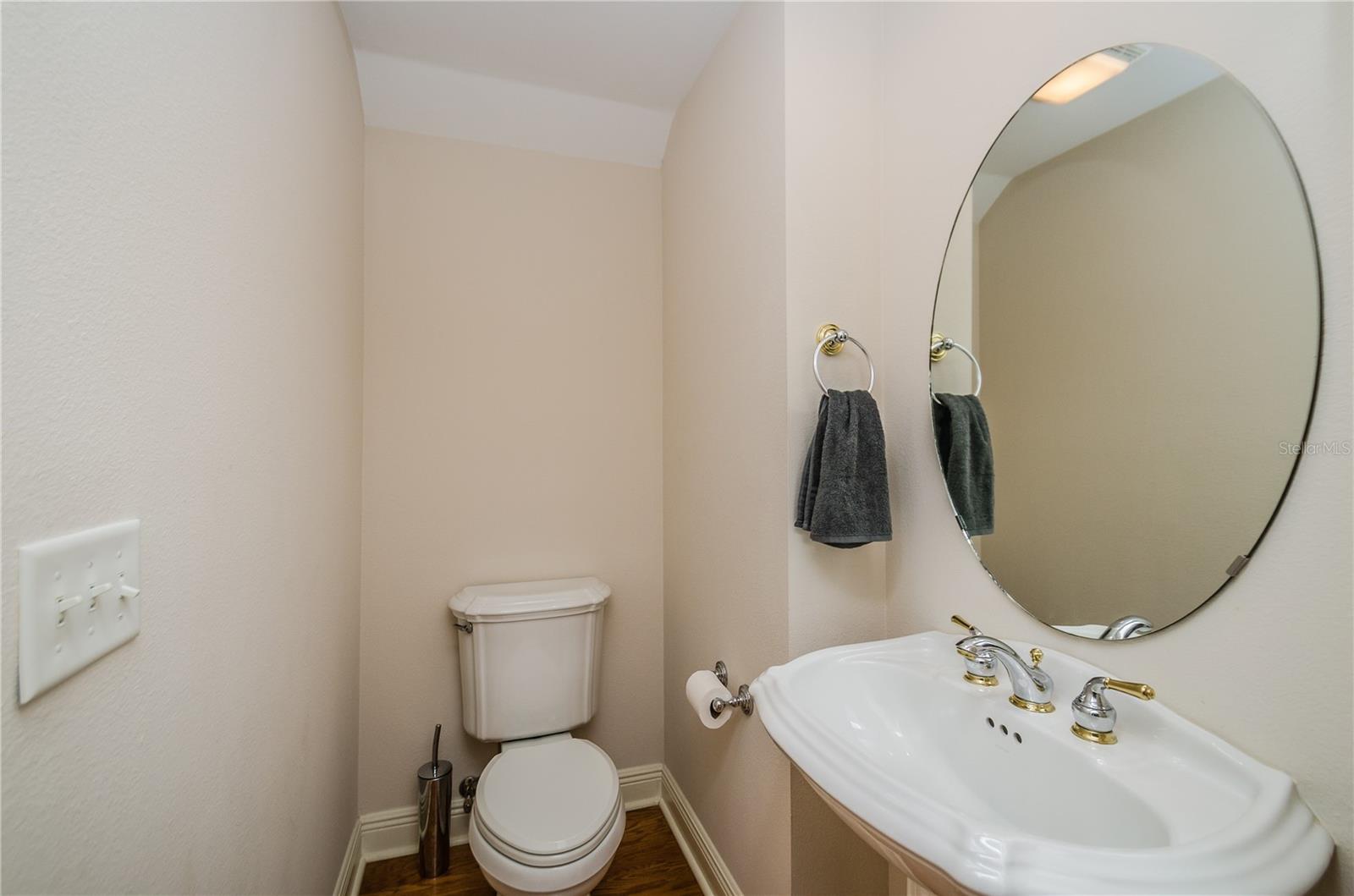 Image 10 of 37 For 924 Hemingway Circle