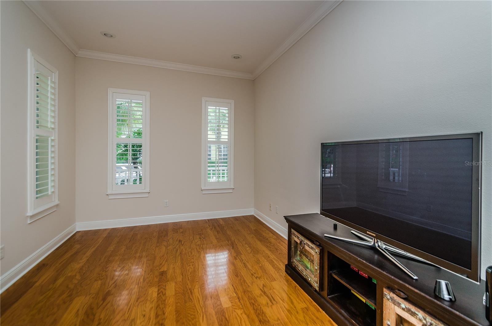 Image 22 of 37 For 924 Hemingway Circle