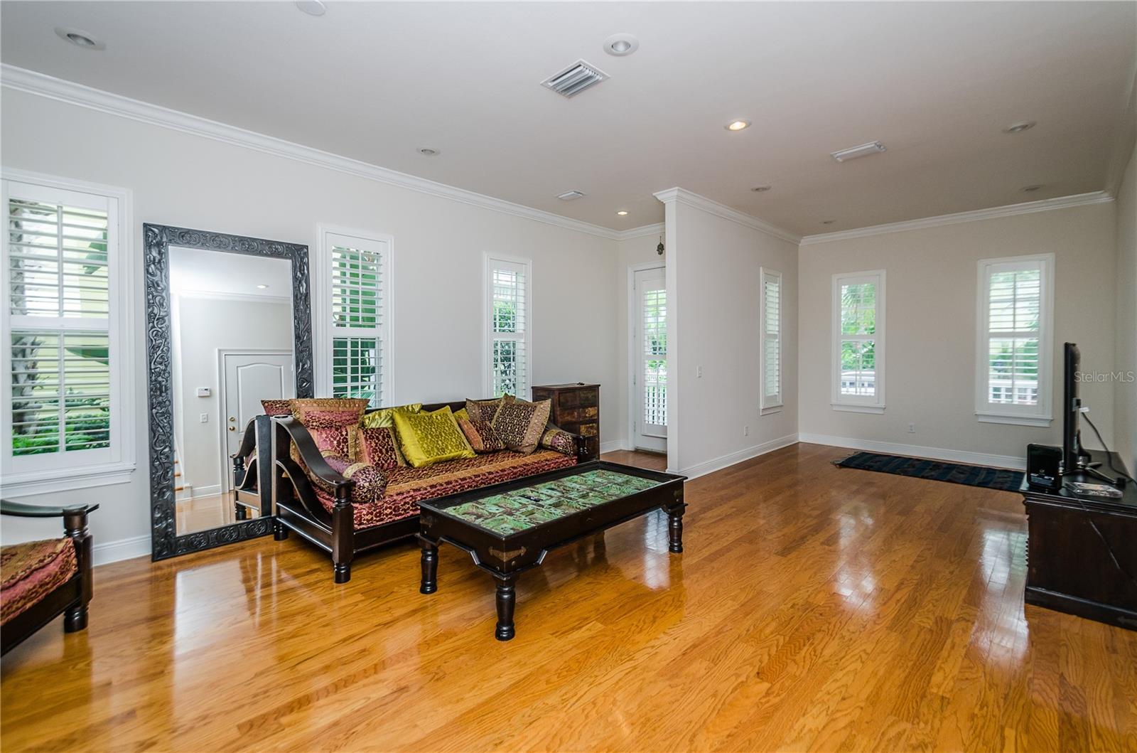 Image 3 of 37 For 924 Hemingway Circle