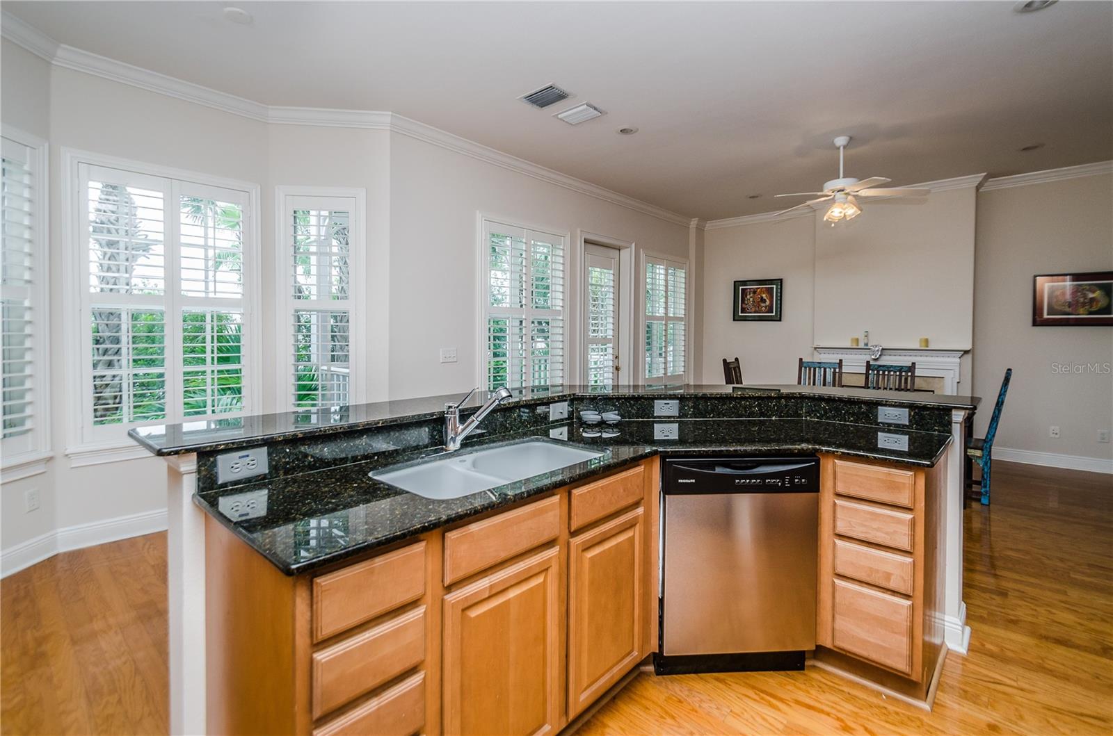 Image 6 of 37 For 924 Hemingway Circle