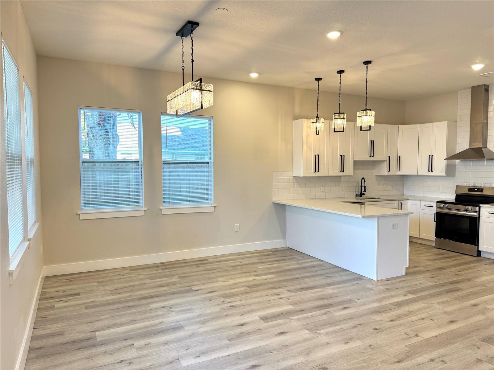 Image 3 of 13 For 1919 30th Avenue N