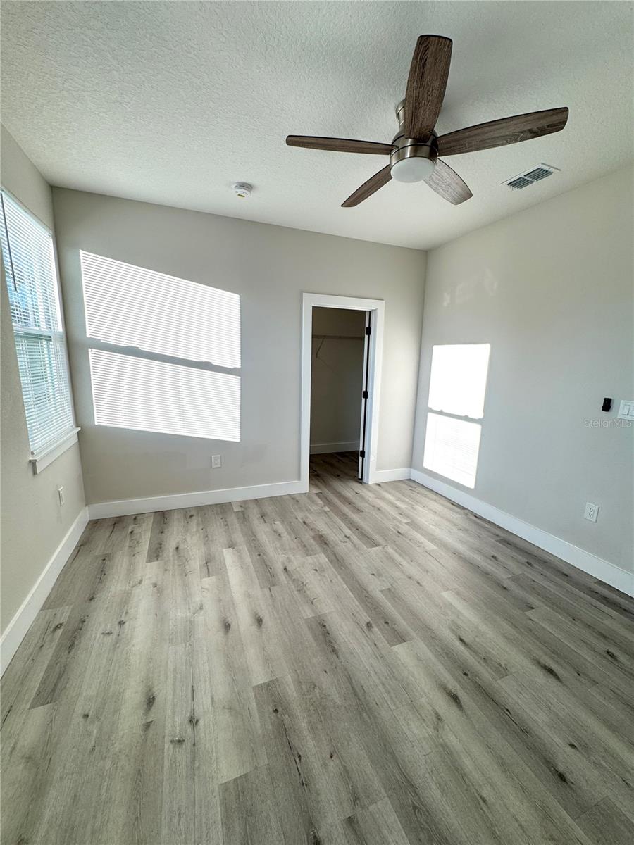 Image 9 of 13 For 1919 30th Avenue N