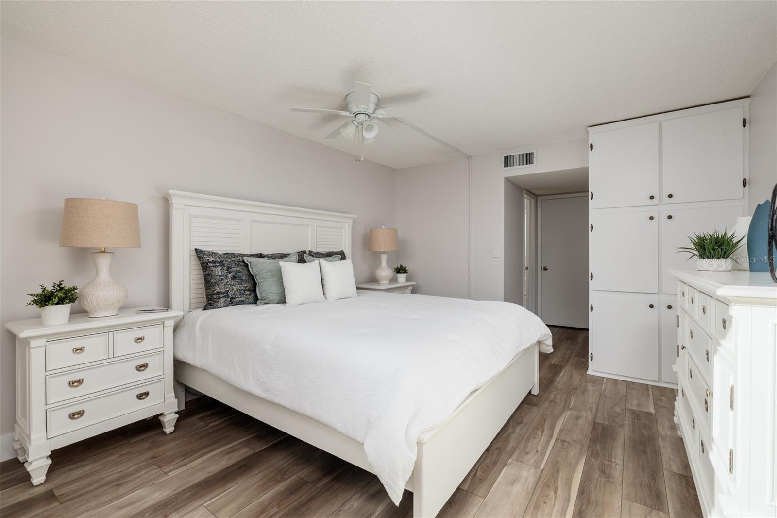 Image 15 of 44 For 5095 Bay Street Ne 102