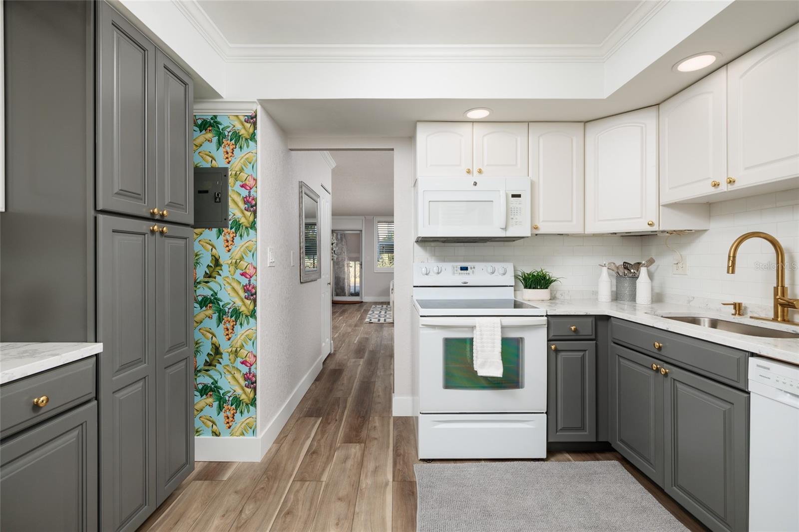 Image 7 of 44 For 5095 Bay Street Ne 102