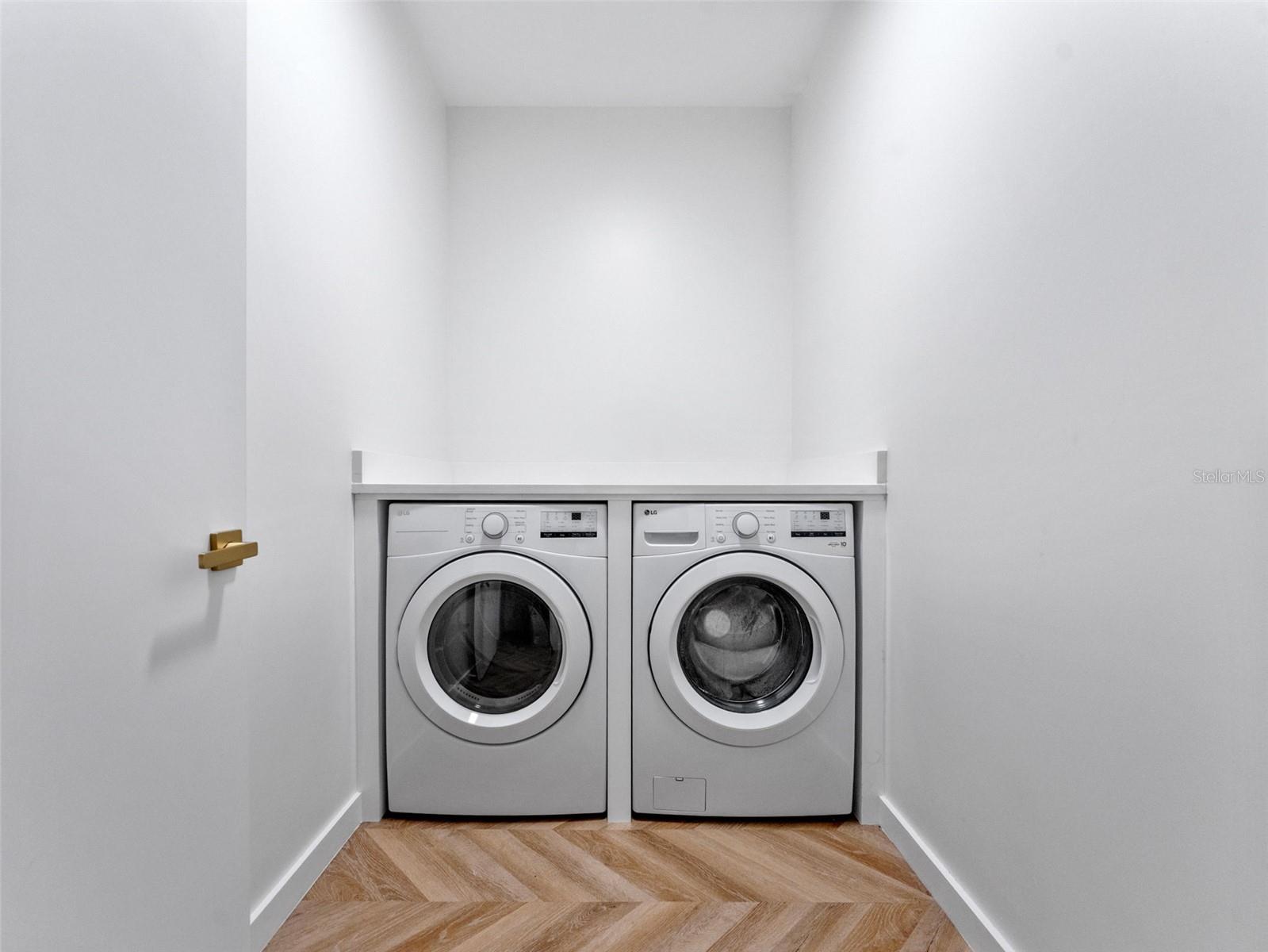 Image 37 of 44 For 102 Adalee  