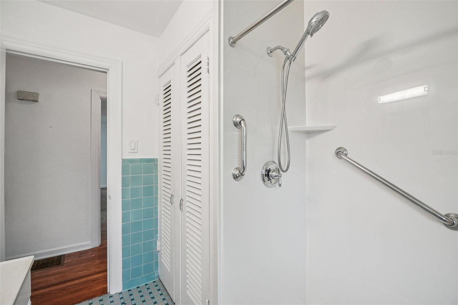 Image 23 of 37 For 6301 7th Avenue N