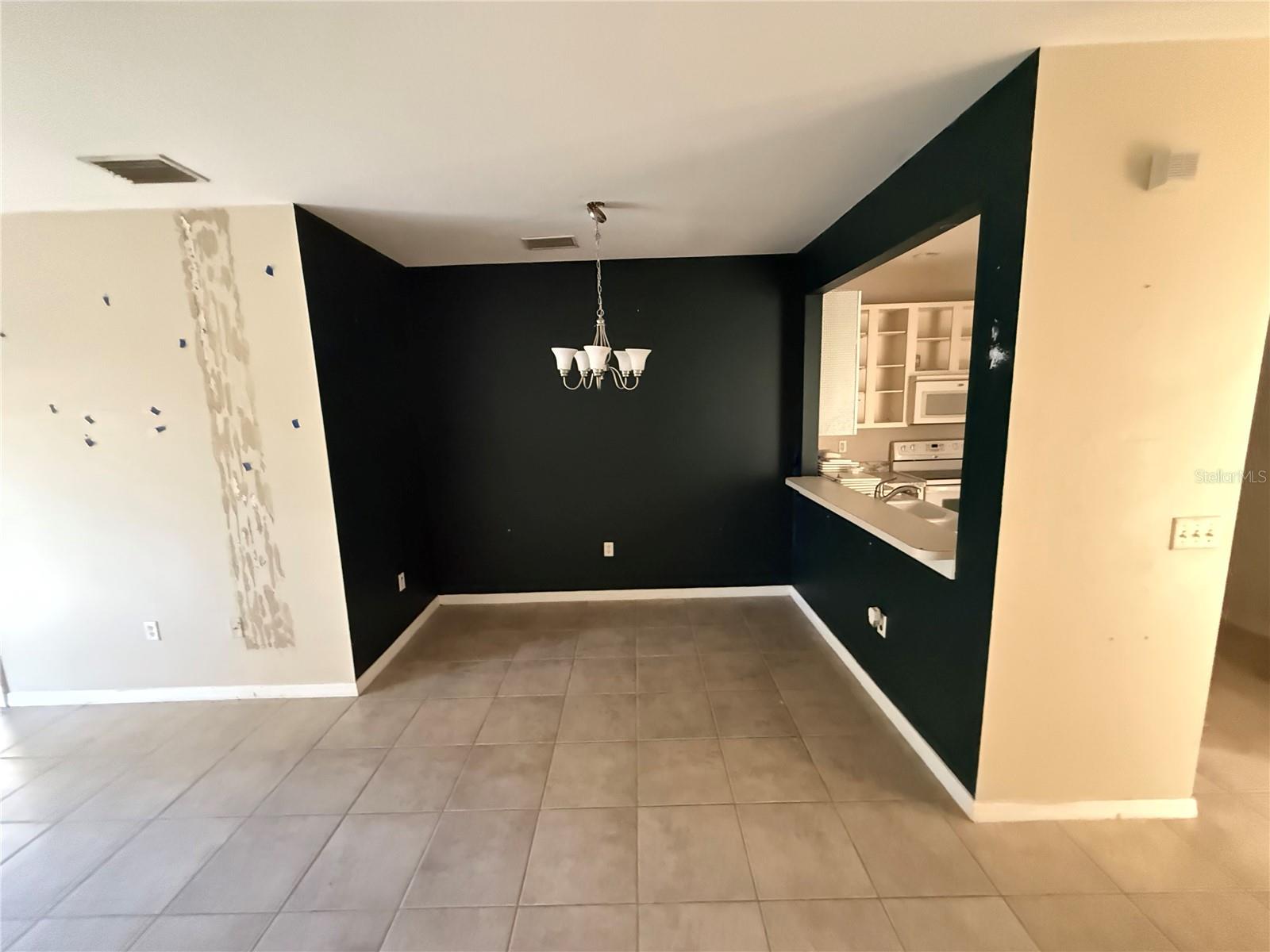 Image 3 of 15 For 3693 Parkridge Circle 7-101