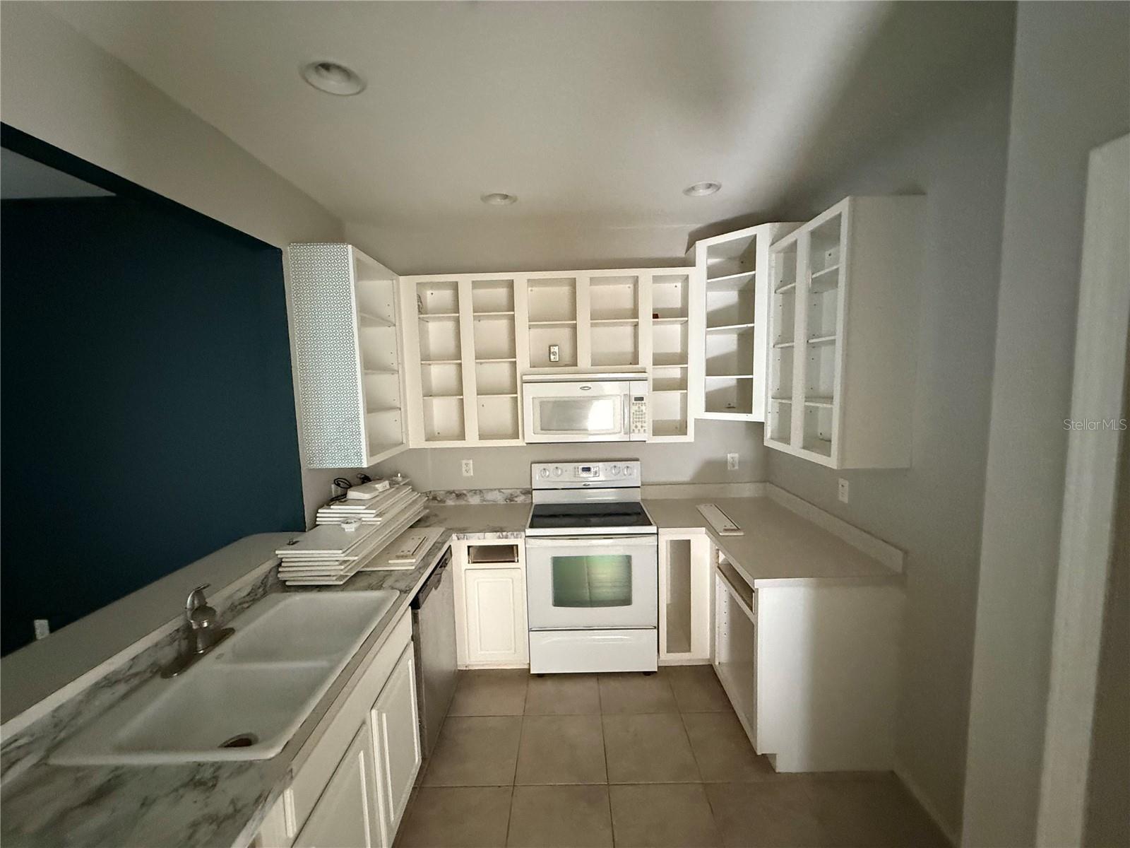 Image 7 of 15 For 3693 Parkridge Circle 7-101