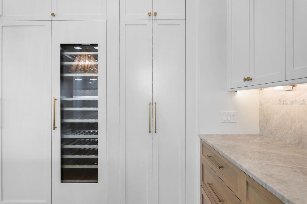 Image 13 of 49 For 5019 Dickens Avenue