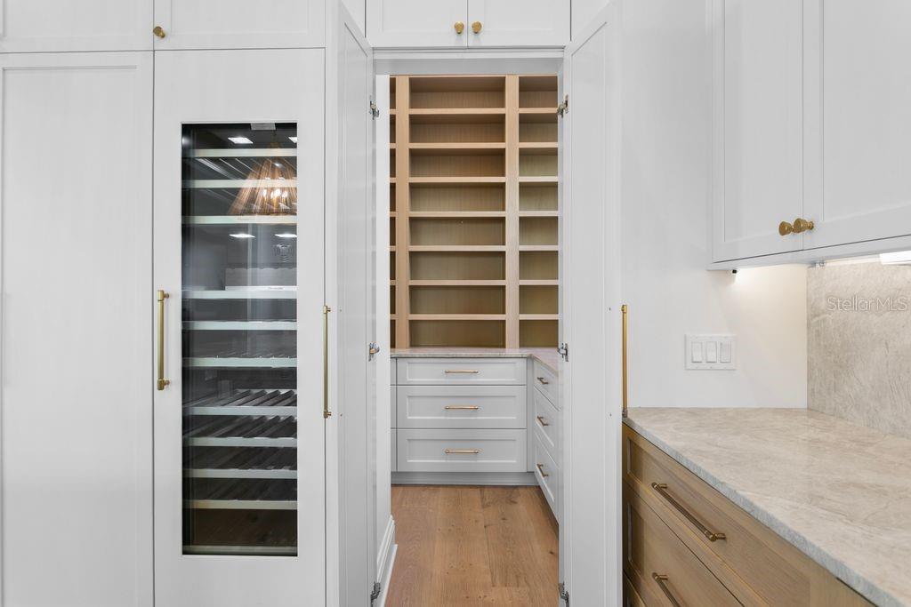 Image 14 of 49 For 5019 Dickens Avenue