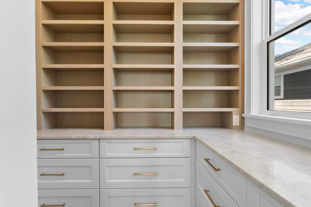 Image 15 of 49 For 5019 Dickens Avenue