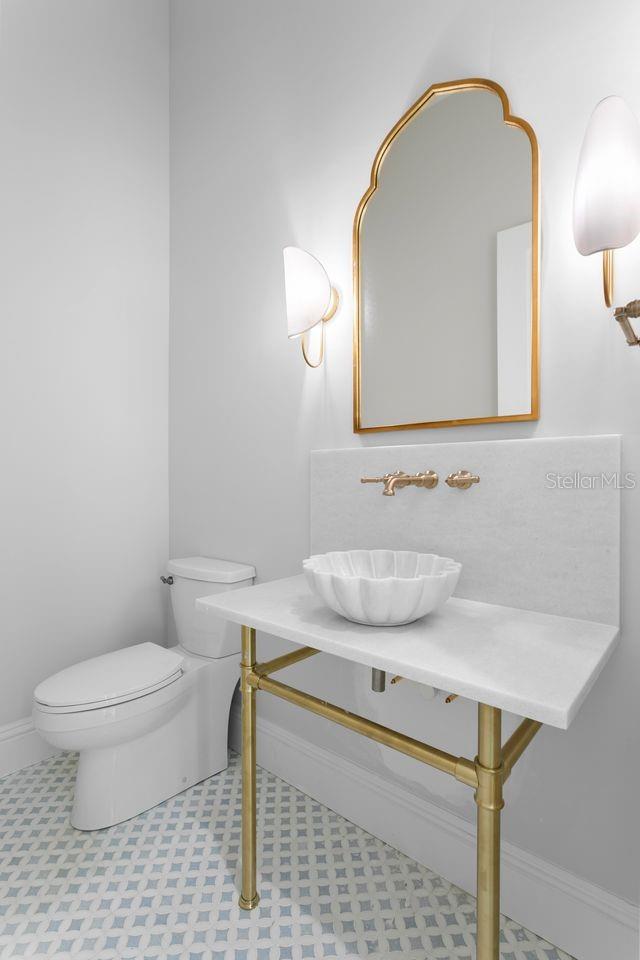 Image 19 of 49 For 5019 Dickens Avenue