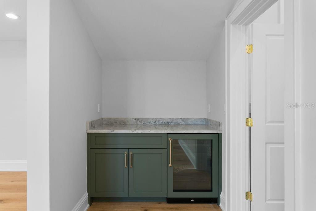 Image 27 of 49 For 5019 Dickens Avenue