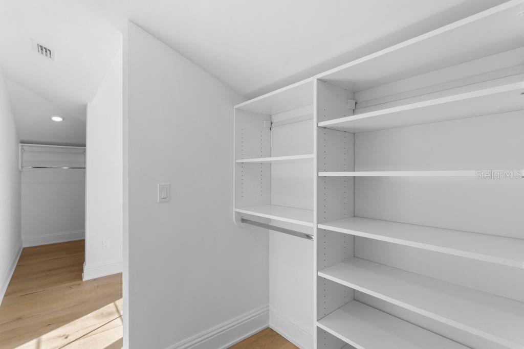 Image 29 of 49 For 5019 Dickens Avenue