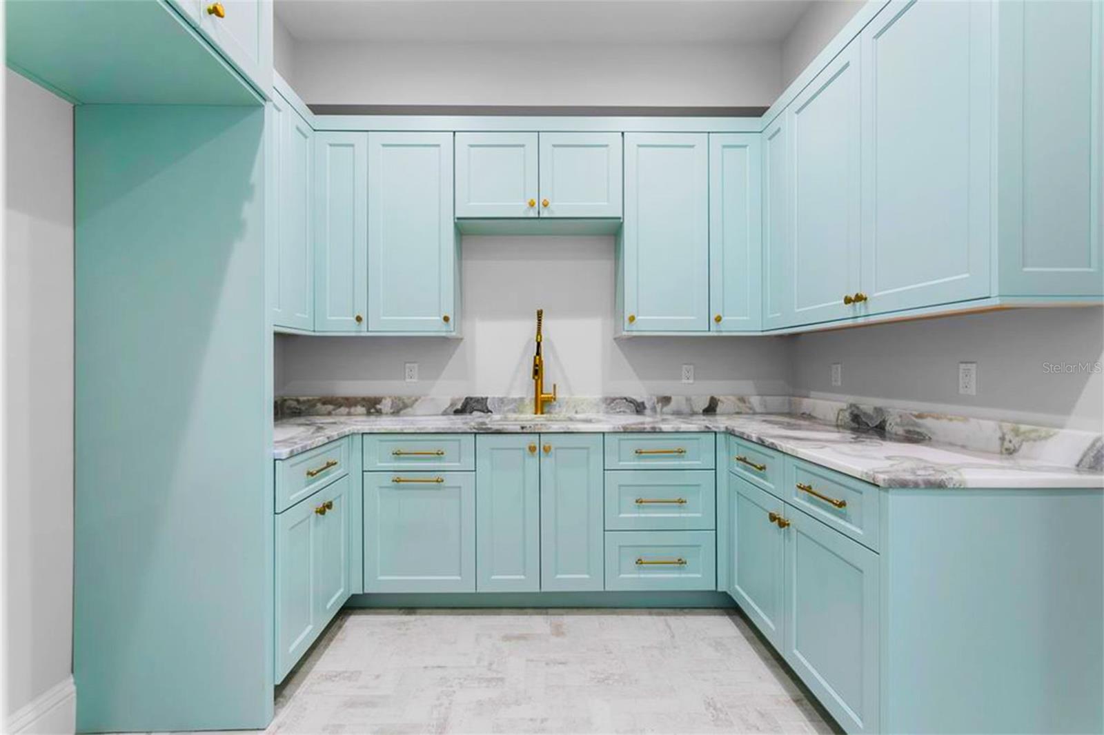 Image 30 of 49 For 5019 Dickens Avenue