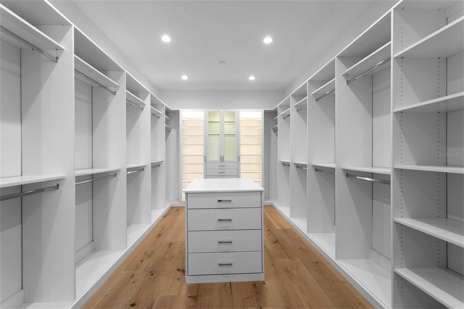 Image 33 of 49 For 5019 Dickens Avenue