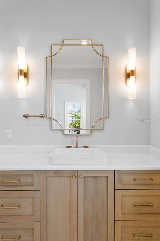 Image 35 of 49 For 5019 Dickens Avenue