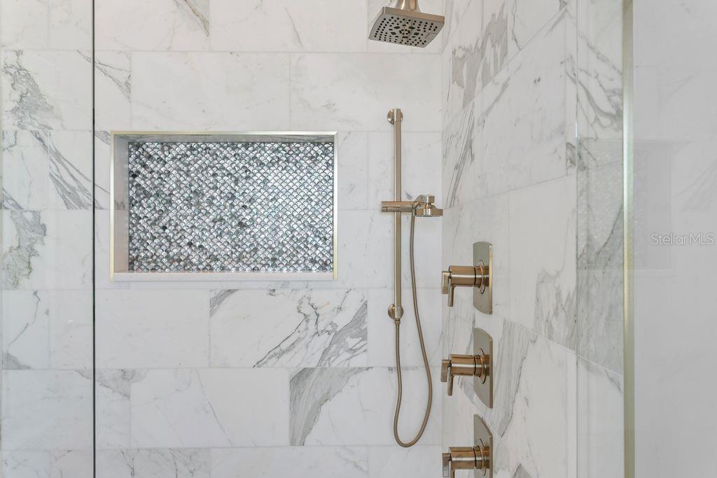 Image 37 of 49 For 5019 Dickens Avenue