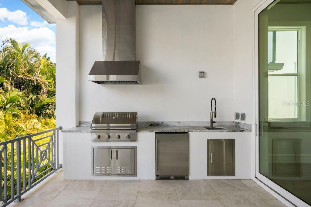 Image 42 of 49 For 5019 Dickens Avenue