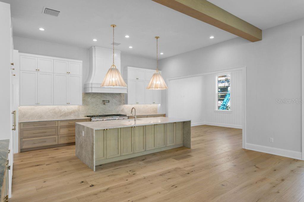 Image 8 of 49 For 5019 Dickens Avenue