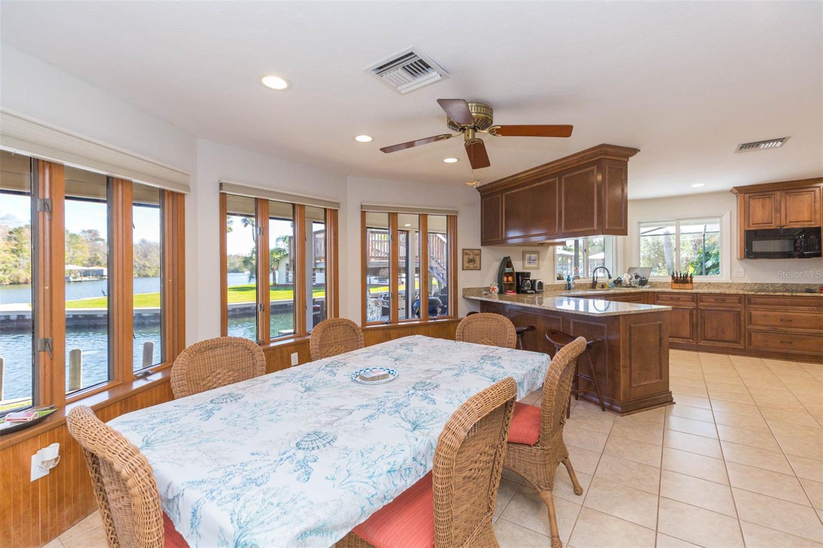 Listing photo id 16 for 4235 Purslane Drive