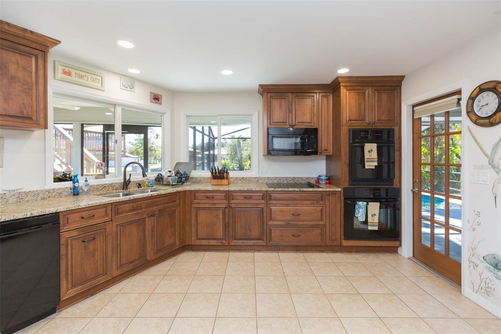 Listing photo id 3 for 4235 Purslane Drive