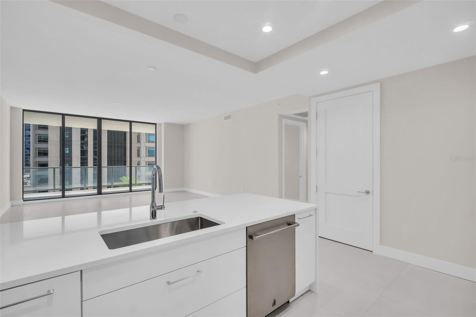 Image 10 of 77 For 275 1st Avenue S 1104