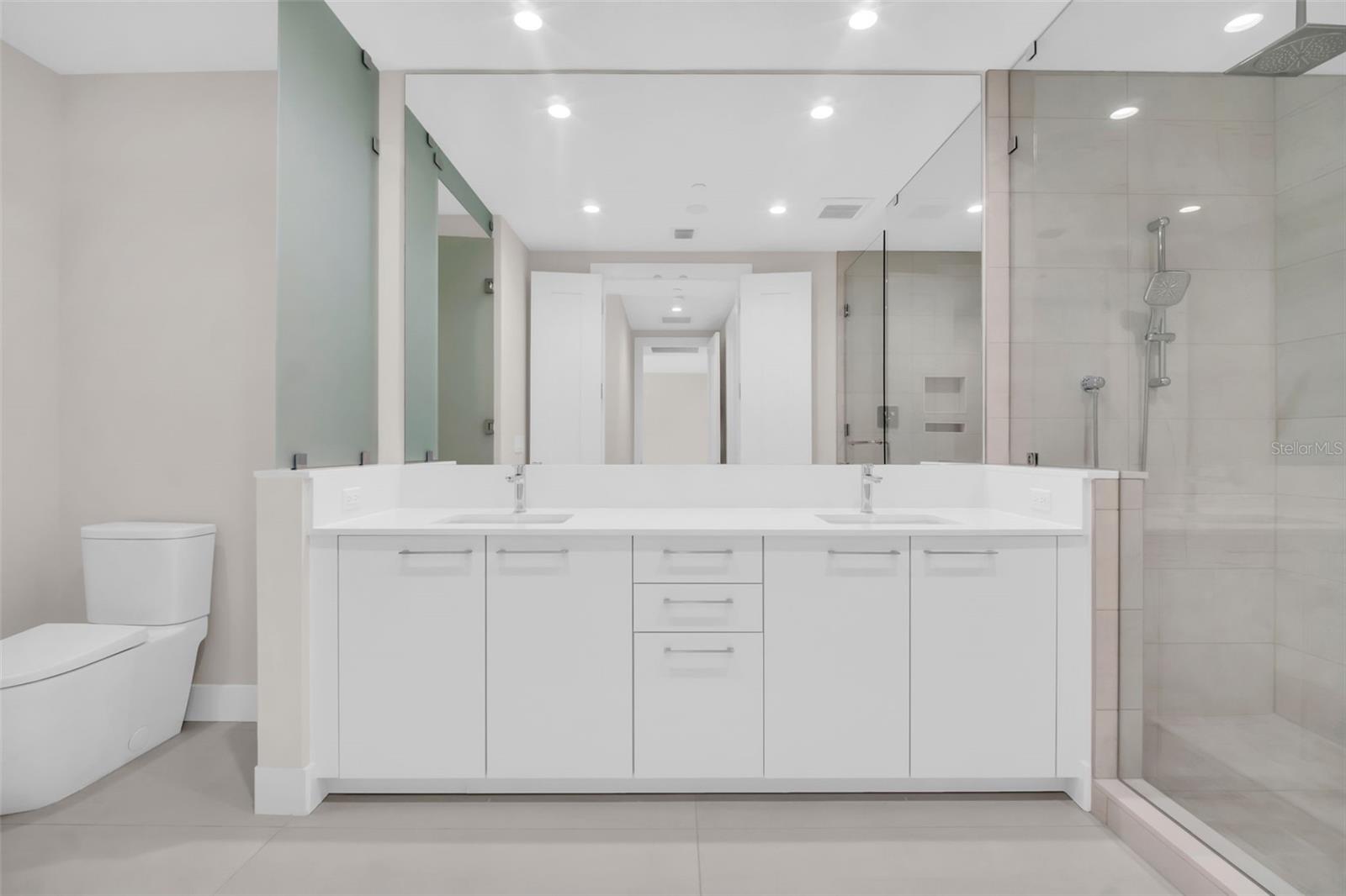 Image 21 of 77 For 275 1st Avenue S 1104